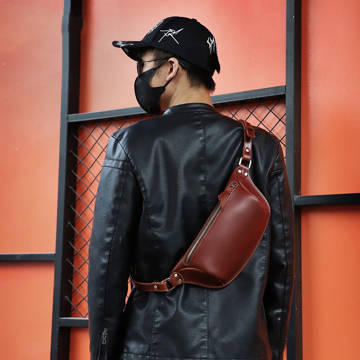 Mercer Men's Leather Chest Crossbody Bag – view 3